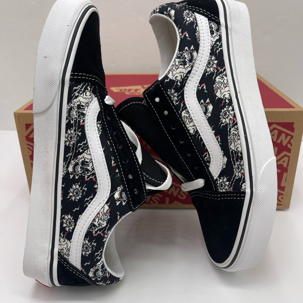 Vans Men’s Old Skool
(Flash Skulls)Multi/True White Sneakers 
VN0A38G118C - Picture 13 of 16